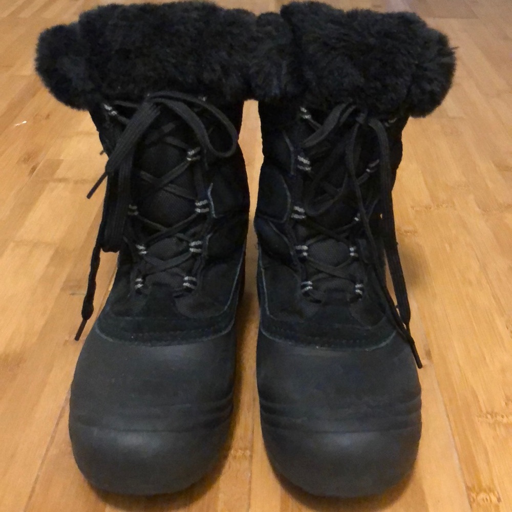 Black Columbia Snow boots